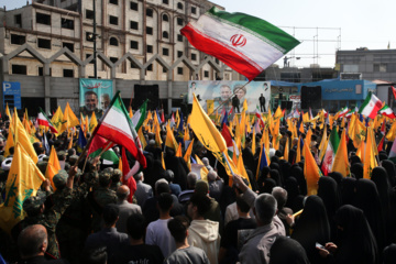 Ceremonia fúnebre en Mashhad por el general Nilforushan