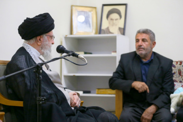 La rencontre des familles des récents martyrs de la DCA iranienne le Leader de la RII