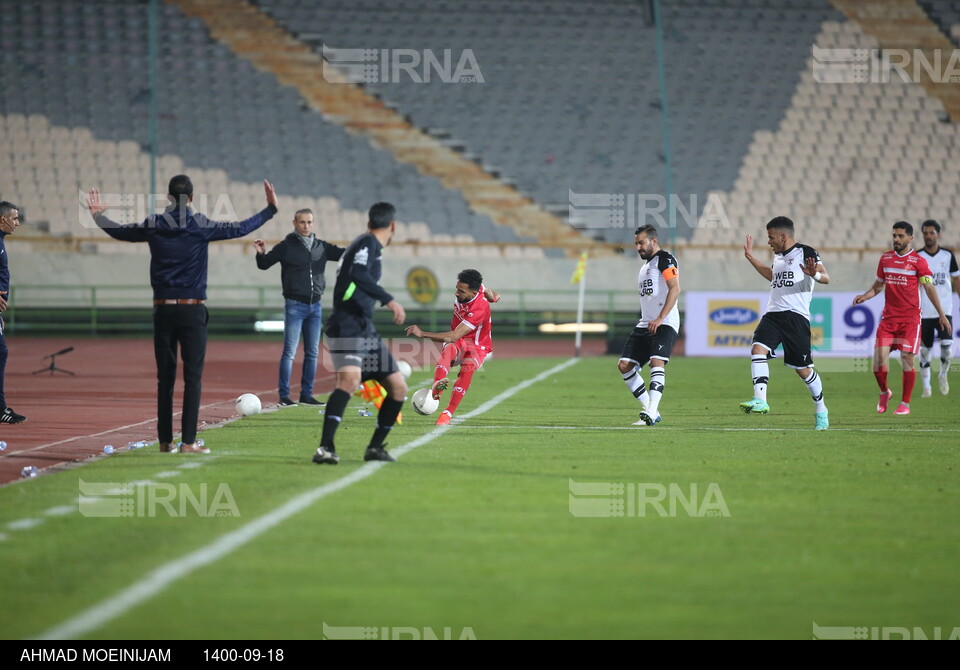 دیدار تیم‌های فوتبال پرسپولیس و هوادار