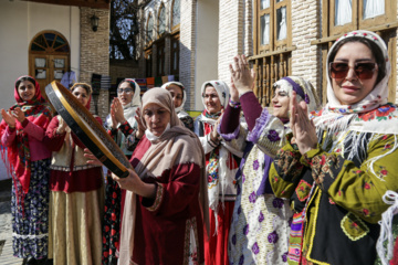 Le rituel du Nowruz Khani annonce l'arrivée du nouvel an persan