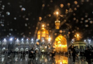 نخستین برف پاییزی در مشهد آغاز شد