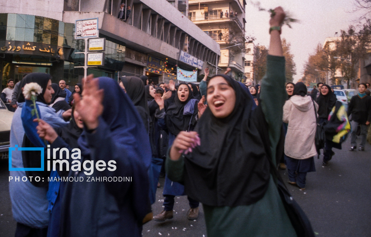 صعود تاریخی فوتبال  ایران به جام جهانی هشتم آذر ۷۶ ؛ از ملبورن تا خیابان های پور شور ایران 