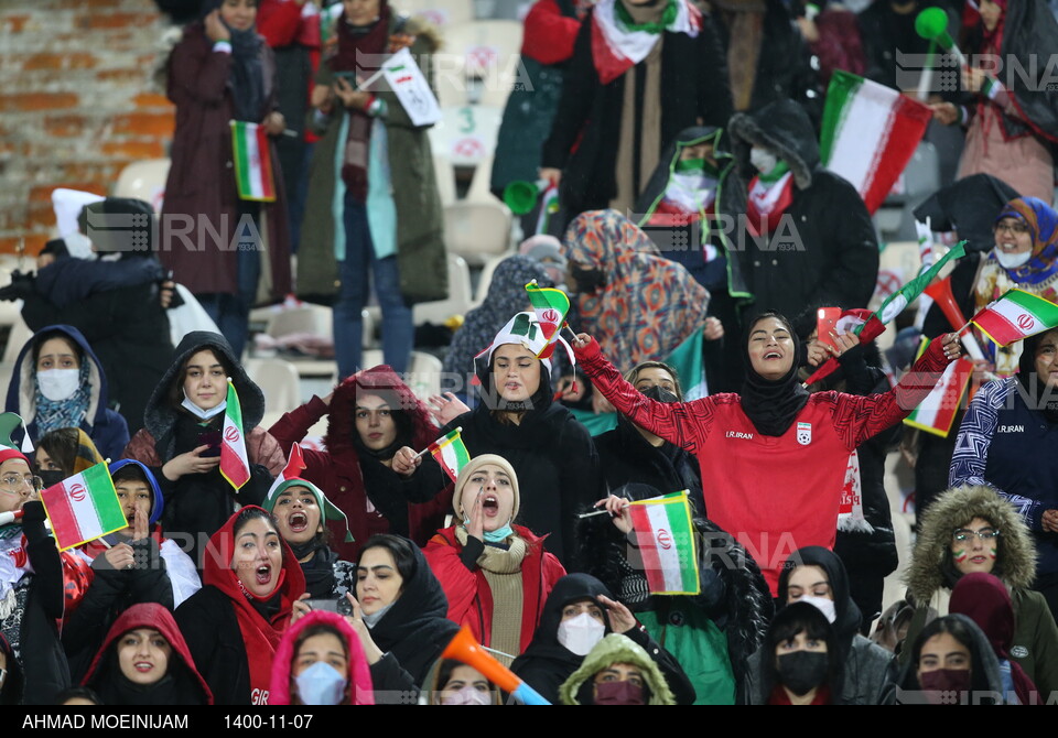 شادی در ورزشگاه آزادی پس از صعود به جام جهانی ۲۰۲۲ قطر