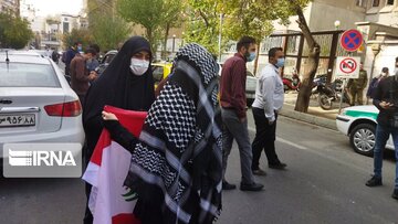 Students demonstrate outside Lebanese Embassy in Tehran