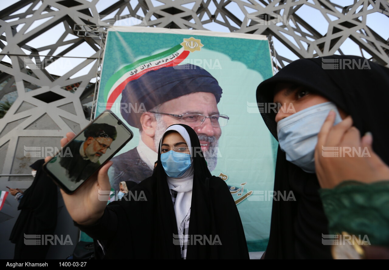 جشن تهرانی‌ها برای رییس جمهور منتخب