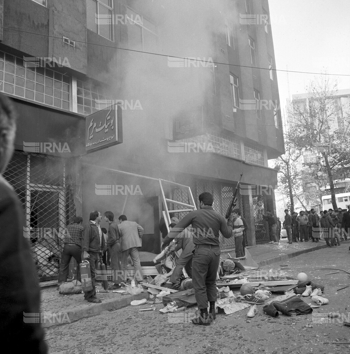 انفجار بمب نزدیک سازمان خبرگزاری جمهوری اسلامی توسط گروهک منافقین