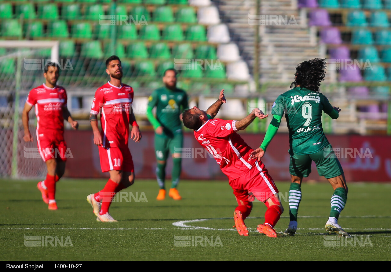 دیدار تیم‌های فوتبال ذوب‌آهن و پرسپولیس