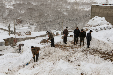 بارش برف زمستانی در روستای اسکندان اسکو