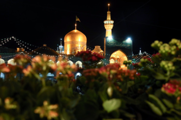 L'ambiance du sanctuaire de l'Imam Reza (P) à la veille de l’anniversaire de la bienheureuse naissance du très vénéré Imam Ali (P)