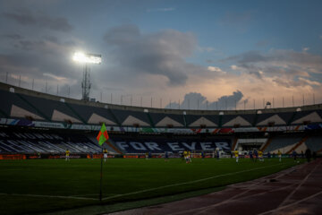 Iran's Pro League: Esteghlal vs. Sanat Naft