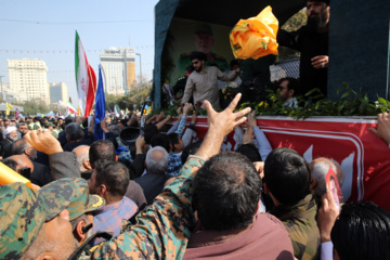 Ceremonia fúnebre en Mashhad por el general Nilforushan