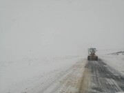 بارش شدید برف تمامی جاده‌های تکاب را مسدود کرد