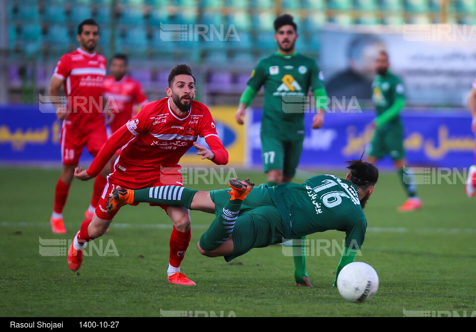 دیدار تیم‌های فوتبال ذوب‌آهن و پرسپولیس