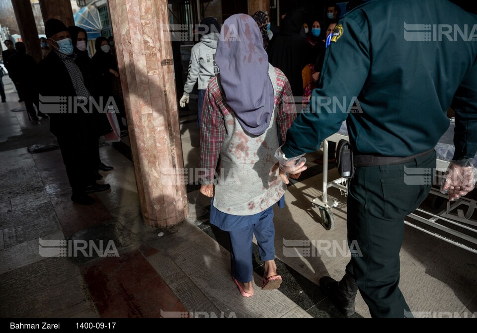 انتقال دانش آموزان مصدوم حادثه تصادف به بیمارستان کرمانشاه