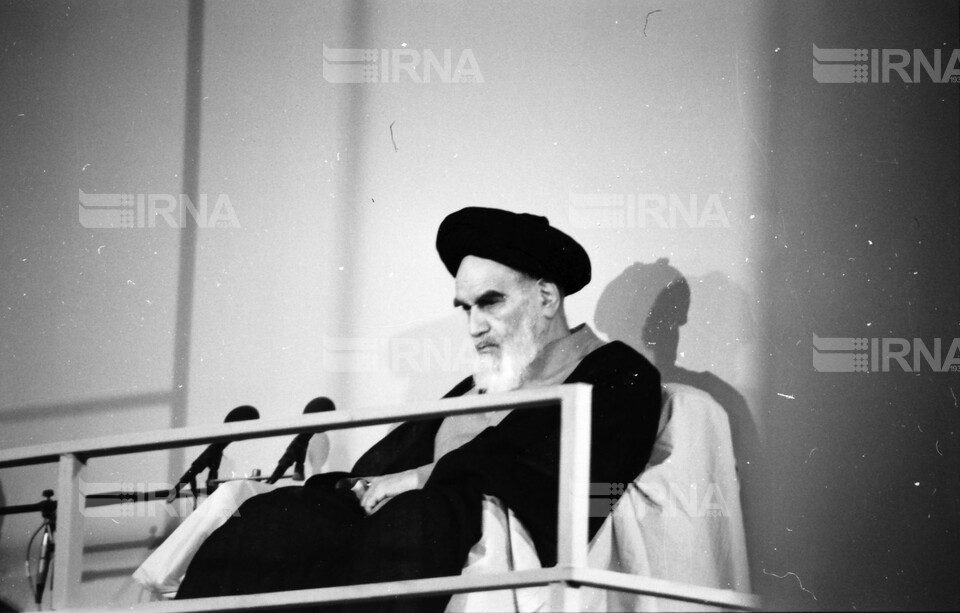حضرت امام خمینی بنیانگذار جمهوری اسلامی ایران