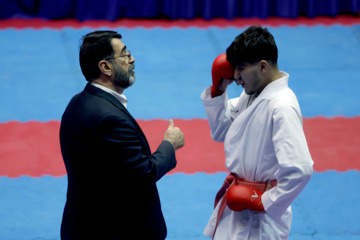 Téhéran (IRNA)-La première semaine du deuxième tour de la Super Ligue de Karaté des Clubs Masculins s'est tenue ce samedi soir (7 décembre 2024) à la salle de volley-ball Hijab de Téhéran. 