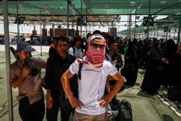 Foreign Pilgrims of Arbaeen at the Iran-Iraq Border