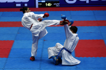 Téhéran (IRNA)-La première semaine du deuxième tour de la Super Ligue de Karaté des Clubs Masculins s'est tenue ce samedi soir (7 décembre 2024) à la salle de volley-ball Hijab de Téhéran. 