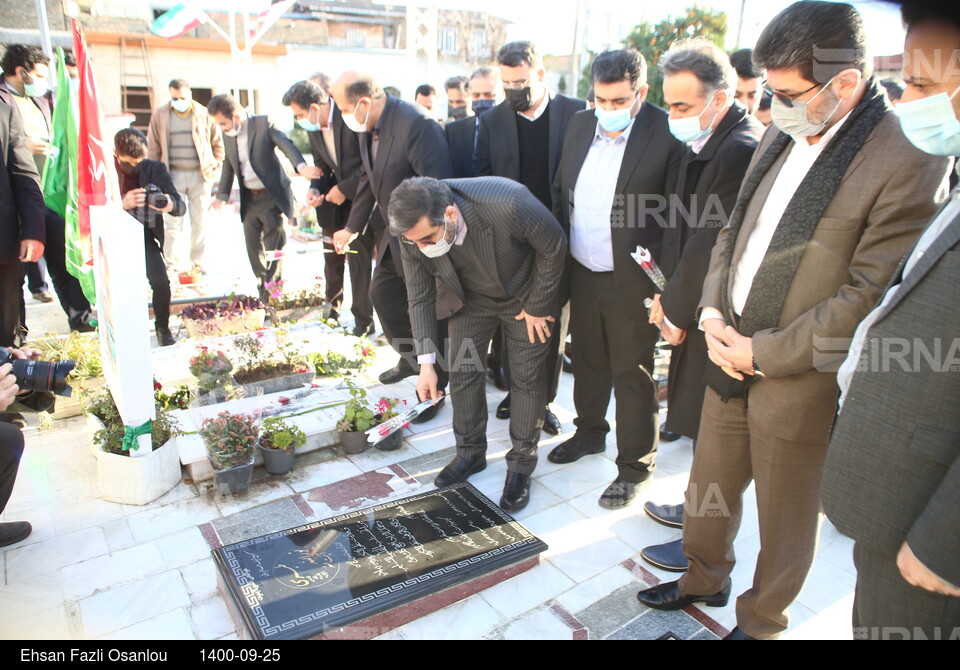 سفر وزیر فرهنگ و ارشاد اسلامی به استان مازندران - حضور وزیر فرهنگ و ارشاد اسلامی در گلزار شهدای ساری