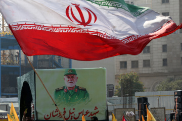 Ceremonia fúnebre en Mashhad por el general Nilforushan