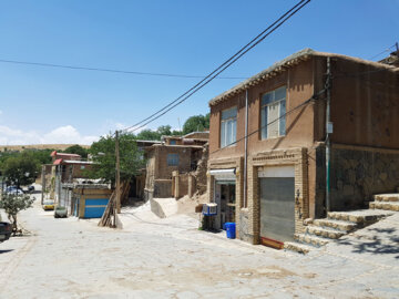 «ملحمدره» روستای پلکانی و بهشتی گمشده در غرب ایران