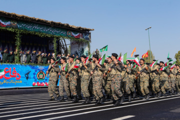 Le défilé des forces armées iraniennes à l’occasion de la Semaine sacrée de la défense