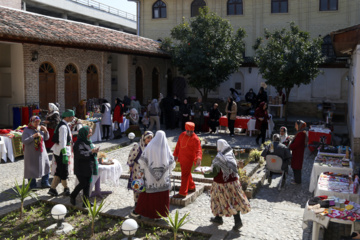 Le rituel du Nowruz Khani annonce l'arrivée du nouvel an persan