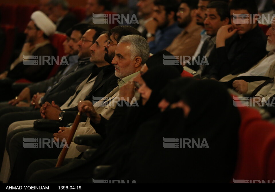 حضور سردار سلیمانی در مراسم چهلمین روز شهادت سردار شعبان نصیری