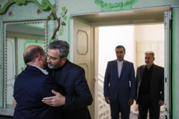 Iran acting FM visits Hamas office