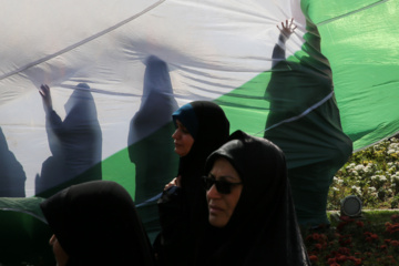 Ceremonia fúnebre en Mashhad por el general Nilforushan