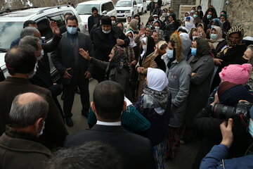 آیین بهره‌برداری از ۱۴۸ کیلومتر راه روستایی و آعاز عملیات گازرسانی به ۱۰۰ روستا و ۱۵۰ واحد صنعتی کردستان در روستای "هانیس" سنندج