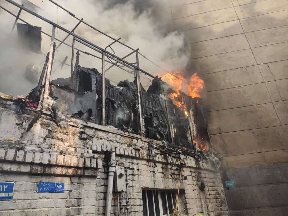 آتش سوزی منزل قدیمی در نظام آباد تهران