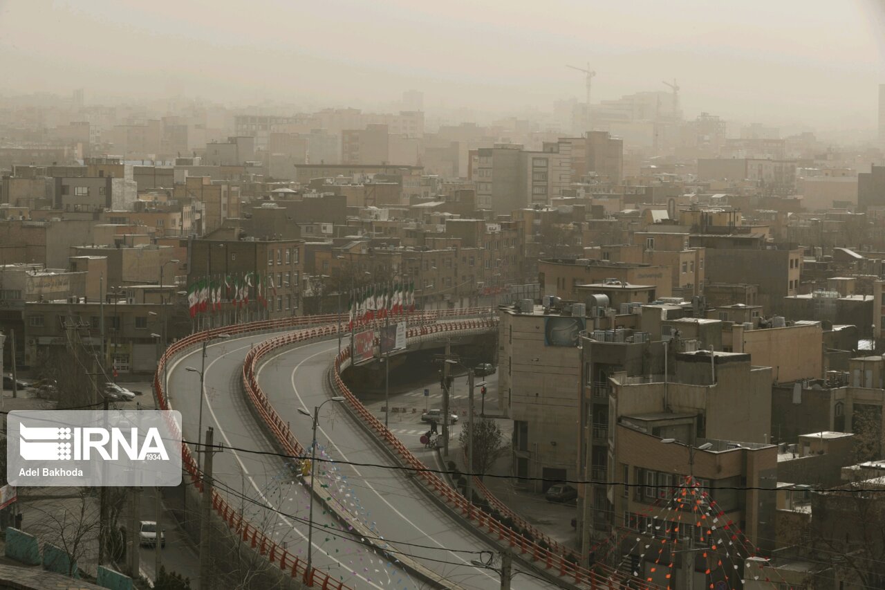میزان آلاینده‌های جوی در آسمان استان همدان افزایش یافت
