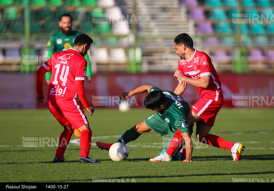 دیدار تیم‌های فوتبال ذوب‌آهن و پرسپولیس