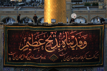 Servants change dome flag at Imam Reza (AS) shrine