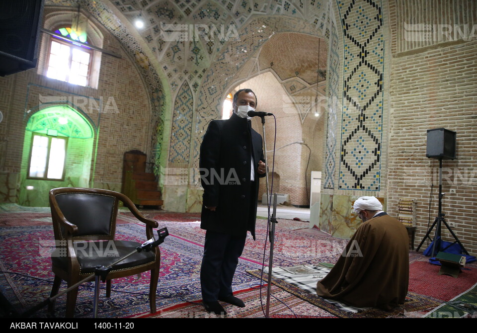 حضور وزیر امور اقتصاد و دارایی در مسجد جامع بازار تهران