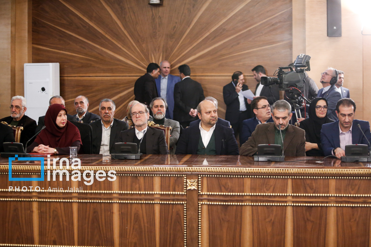 El presidente Pezeshkian se reúne con un grupo de cristianos iraníes 