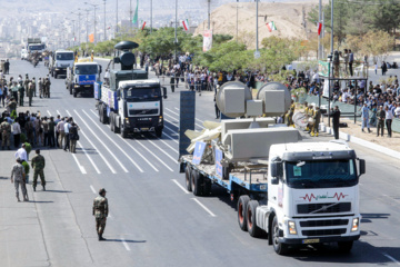 Le défilé des forces armées iraniennes à l’occasion de la Semaine sacrée de la défense