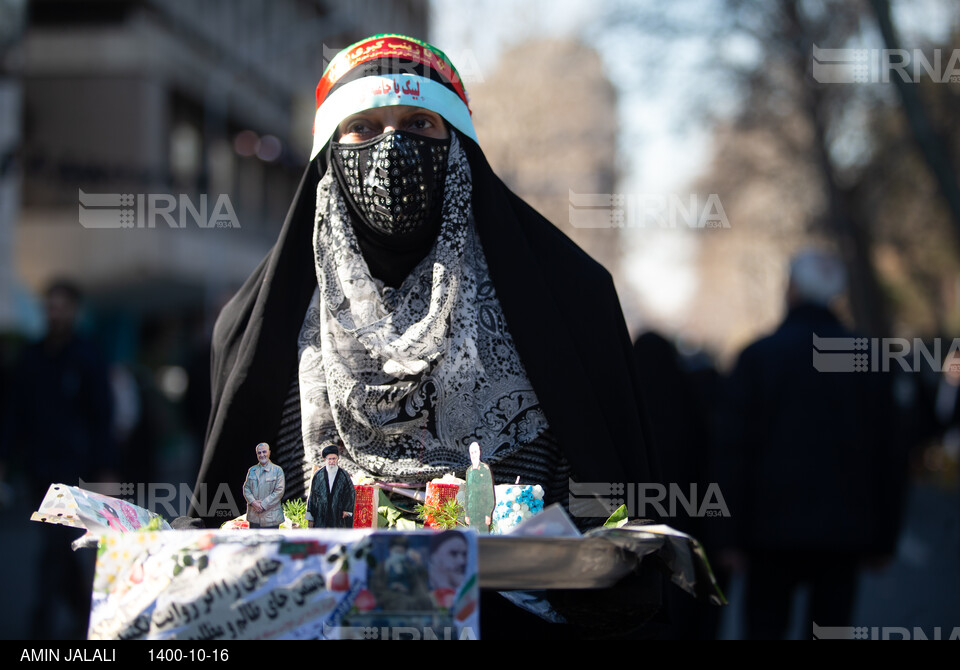 تشییع پیکرهای ۱۵۰ شهید گمنام در تهران