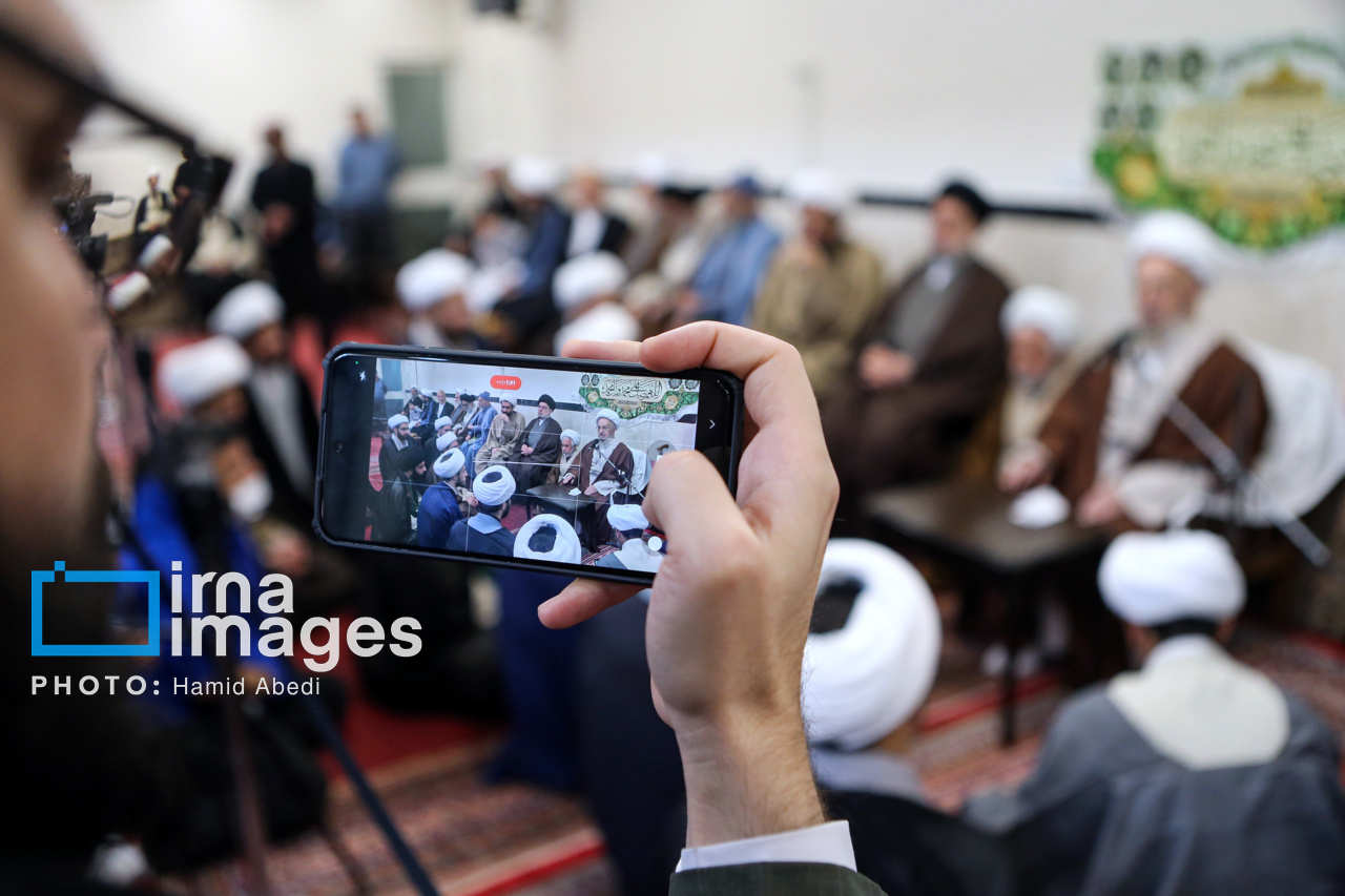 Iran : cérémonies de remise des turbans aux étudiants de l'école de théologie de Qom 