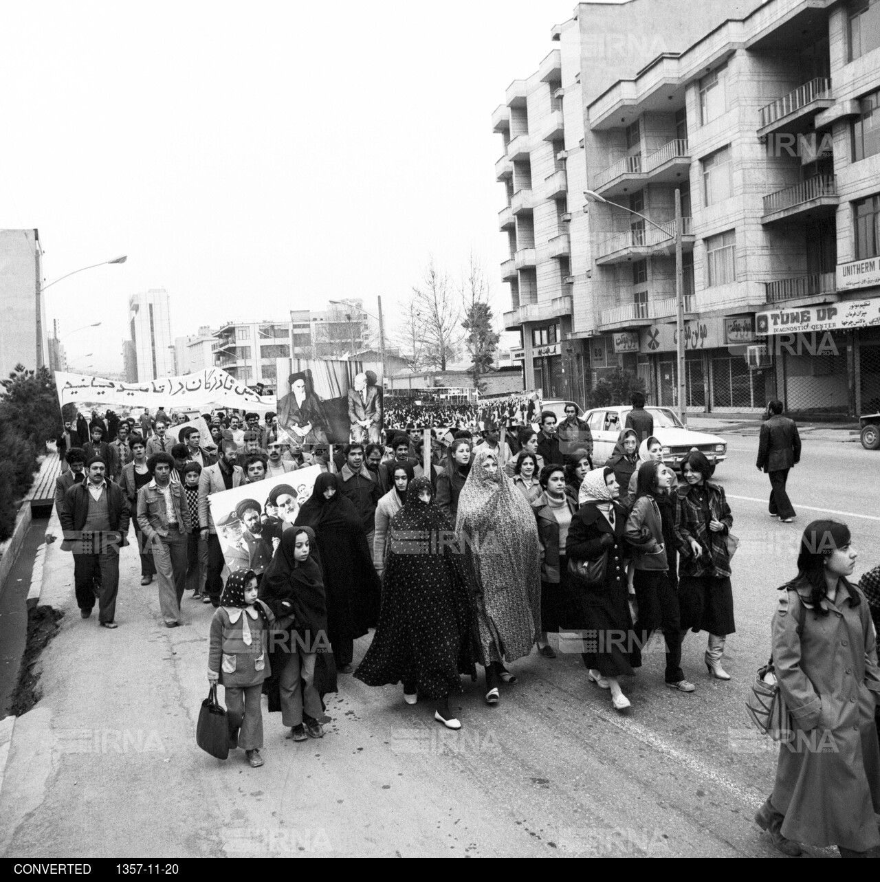 مروری بر روزهای انقلاب - راهپیمایی کارکنان خبرگزاری پارس (جمهوری اسلامی)
