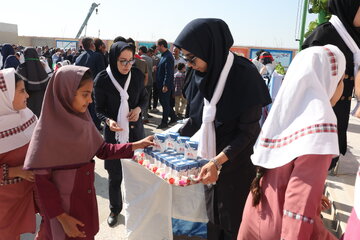 فیلم | هزینه ۳۵۰میلیارد ریال برای توزیع شیر رایگان در مدارس زنجان
