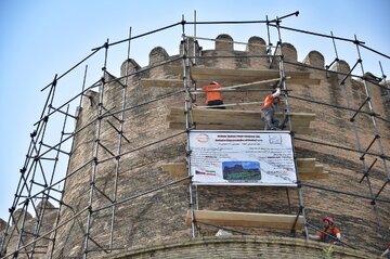 Reconstrucción del castillo Falak ol-Aflak