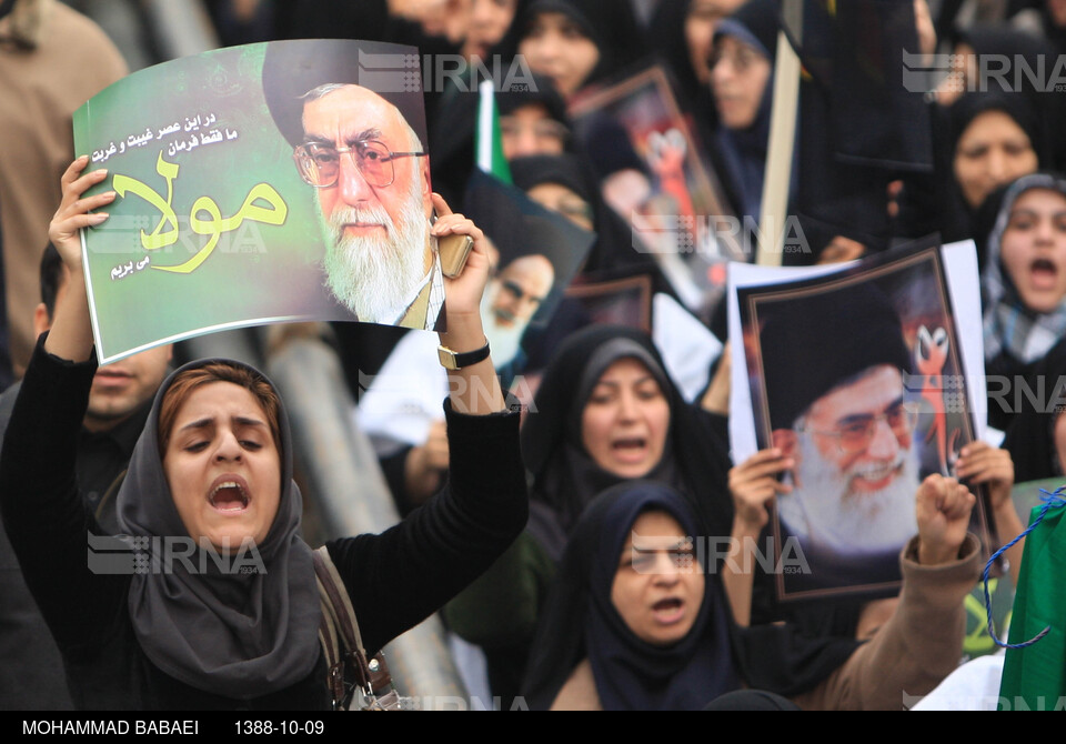 راهپیمایی مردم تهران در اعتراض به هتک حرمت روز عاشورا