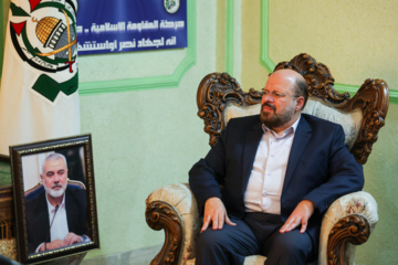 Iran acting FM visits Hamas office