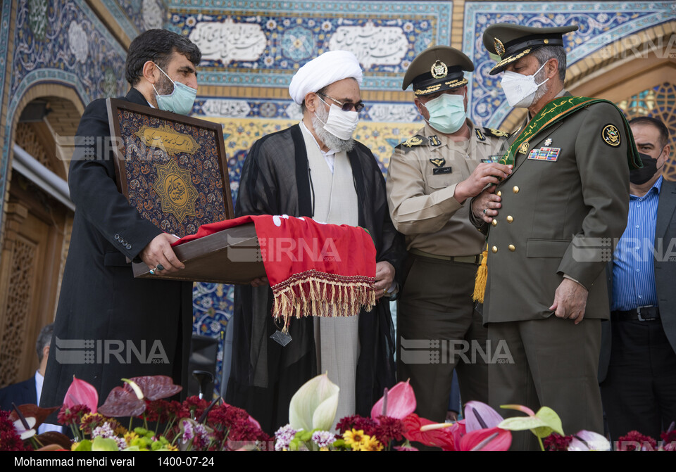 مراسم صبحگاه مشترک نیروهای نظامی و انتظامی در مسجد جمکران