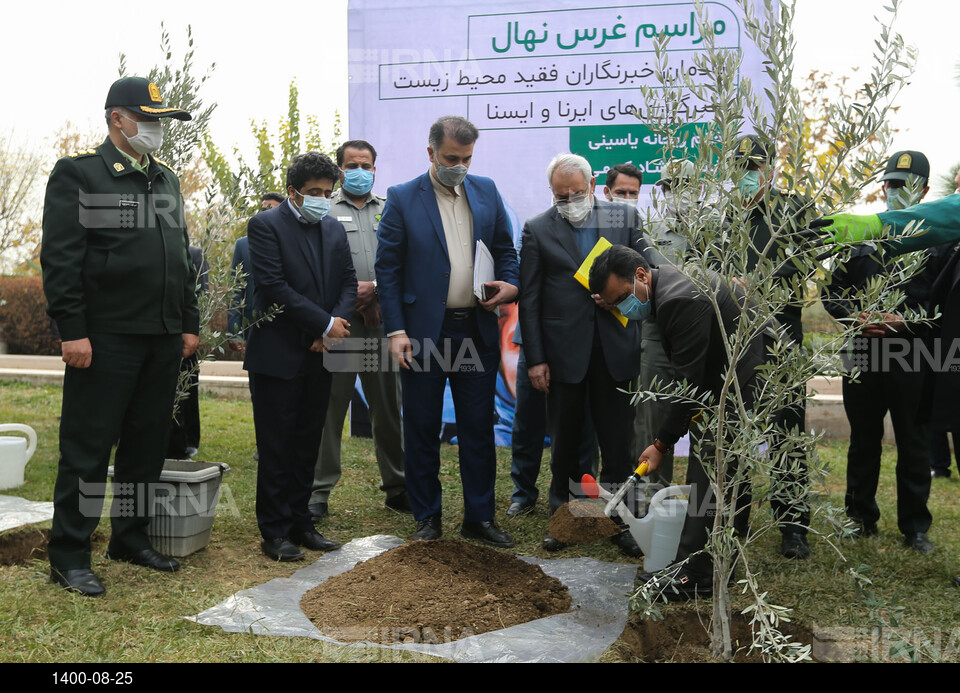 نشست خبری رییس سازمان حفاظت محیط‌زیست - غرس نهال یادمان خبرنگارن فقید