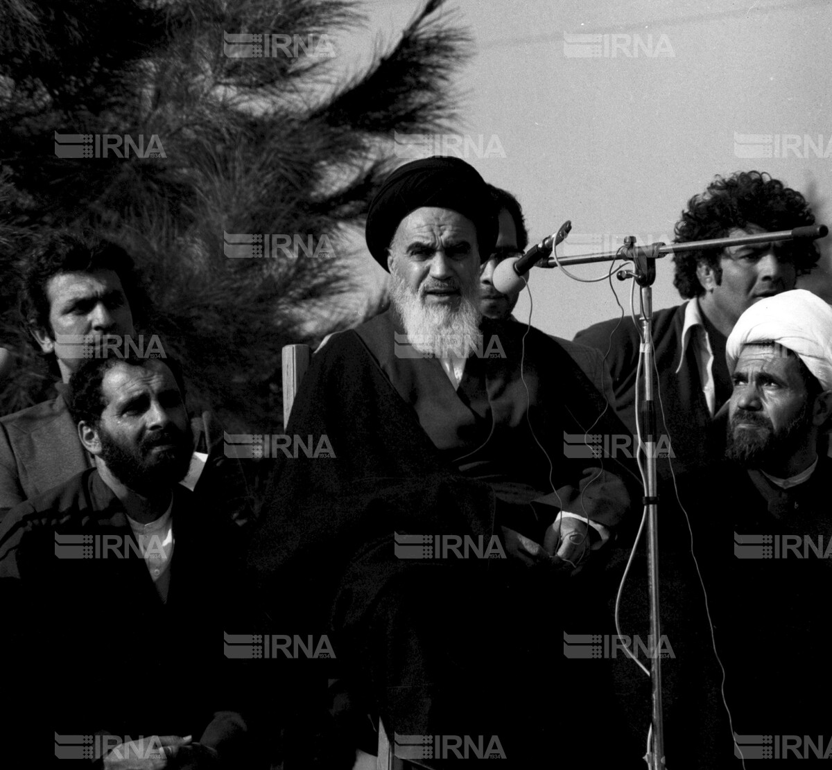 ورود امام خمینی به ایران و عزیمت از فرودگاه مهرآباد به بهشت زهرا