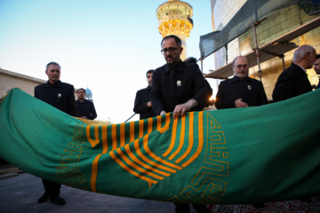 Servants change dome flag at Imam Reza (AS) shrine