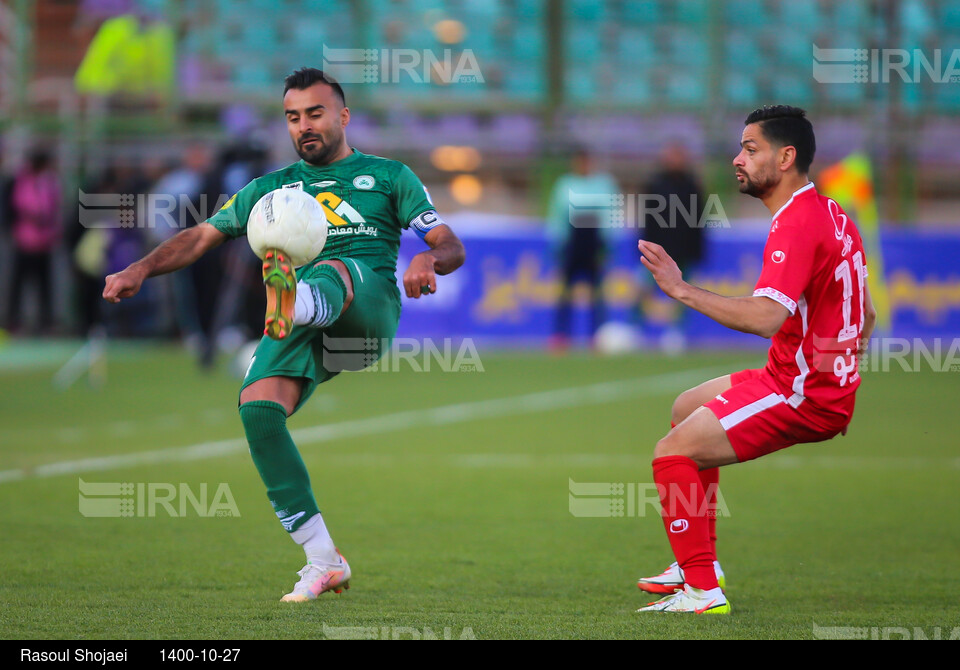 دیدار تیم‌های فوتبال ذوب‌آهن و پرسپولیس